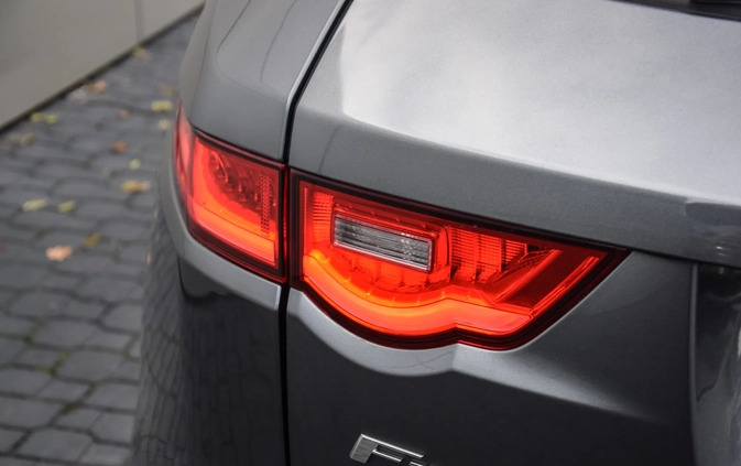 Jaguar F-Pace cena 119000 przebieg: 122588, rok produkcji 2018 z Skwierzyna małe 191